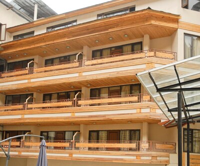 The River Crescent Resort